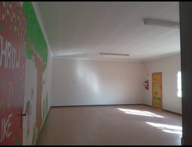 348M² BUILDING TO LET IN APEX